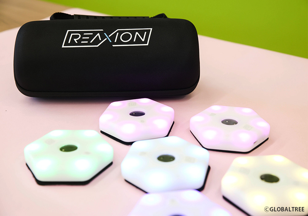 ビジョントレーニングを行える【REAXIONⓇ】を導入！光るランプを楽しくタッチして、見るチカラを育もう@鴻巣店・画像